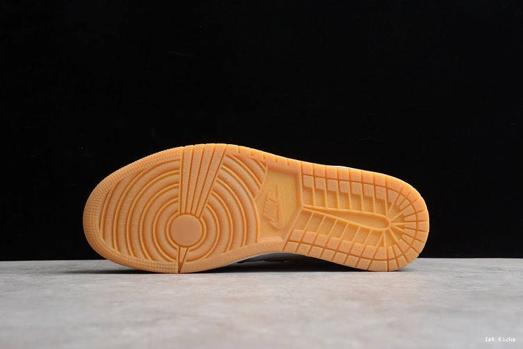 - 554724-271 Gum Tan Mid Jordan 1 0411